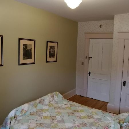 Downtown Bed & Breakfast มองก์ตัน ภายนอก รูปภาพ