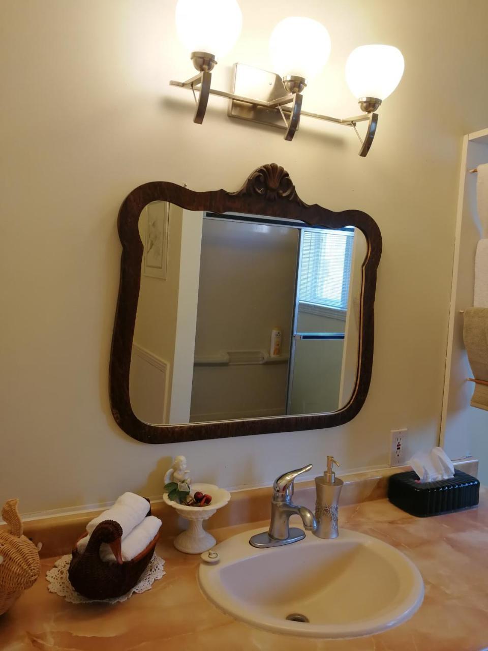 Downtown Bed & Breakfast มองก์ตัน ภายนอก รูปภาพ